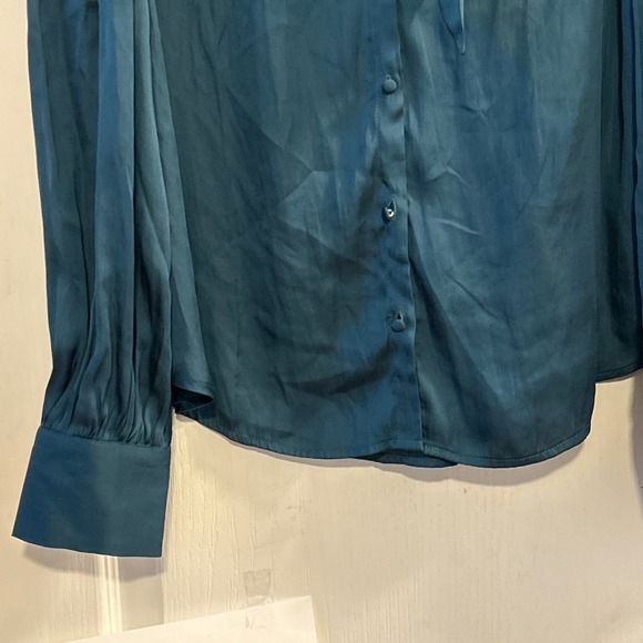 PAIGE Cleobelle Emerald Green Satin Tie Neck Button Front Blouse Medium - Picture 6 of 9